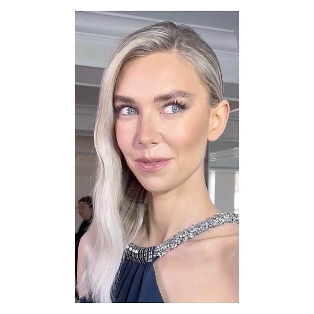 JO BAKERさんのインスタグラム写真 - (JO BAKERInstagram)「V A N E S S A • K I R B Y 🇬🇧 Refined detailing…on #vanessakirby in true #karllagerfeld spirit. Simplistic elegance … making the most of Vanessas natural features and keeping is chic fresh and sophisticated ✨ Style @chloe  Hair @jennychohair  Makeup by me #jobakermakeupartist thank you to all my partners and for your patience …I’m so lucky to have your support on days like these‼️ #makeupoftheday #metgala23 #kisspartner #falscara #biodermapartner」5月3日 7時36分 - missjobaker