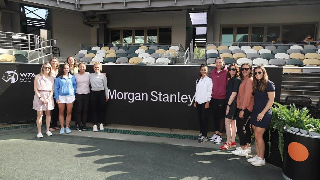 WTA（女子テニス協会）さんのインスタグラム写真 - (WTA（女子テニス協会）Instagram)「Breaking barriers and providing opportunities through the WTA Coach Inclusion Program 🤝   With the support of @Morgan.Stanley, we recently hosted five female coaches who shadowed and worked alongside current WTA coaches and players. They also took part in a mentoring session with Pam Shriver, current coach of Donna Vekic and Alice Milligan, Chief Marketing Officer at Morgan Stanley.   “We hope this program can bring more qualified, great coaches into the game who as females understand what women can bring to the table.” – @phshriver    #WTAxMS」5月3日 7時40分 - wta