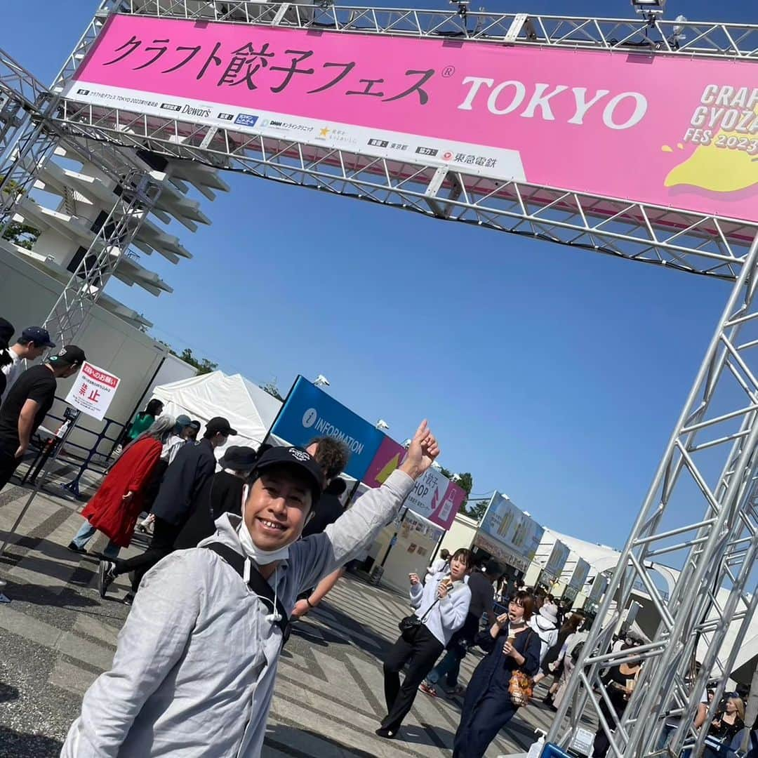 井口浩之のインスタグラム：「餃子。  #ウエストランド #クラフト餃子フェス #餃子 #ビール #駒沢公園 #納言 #ゴールデンウィーク」