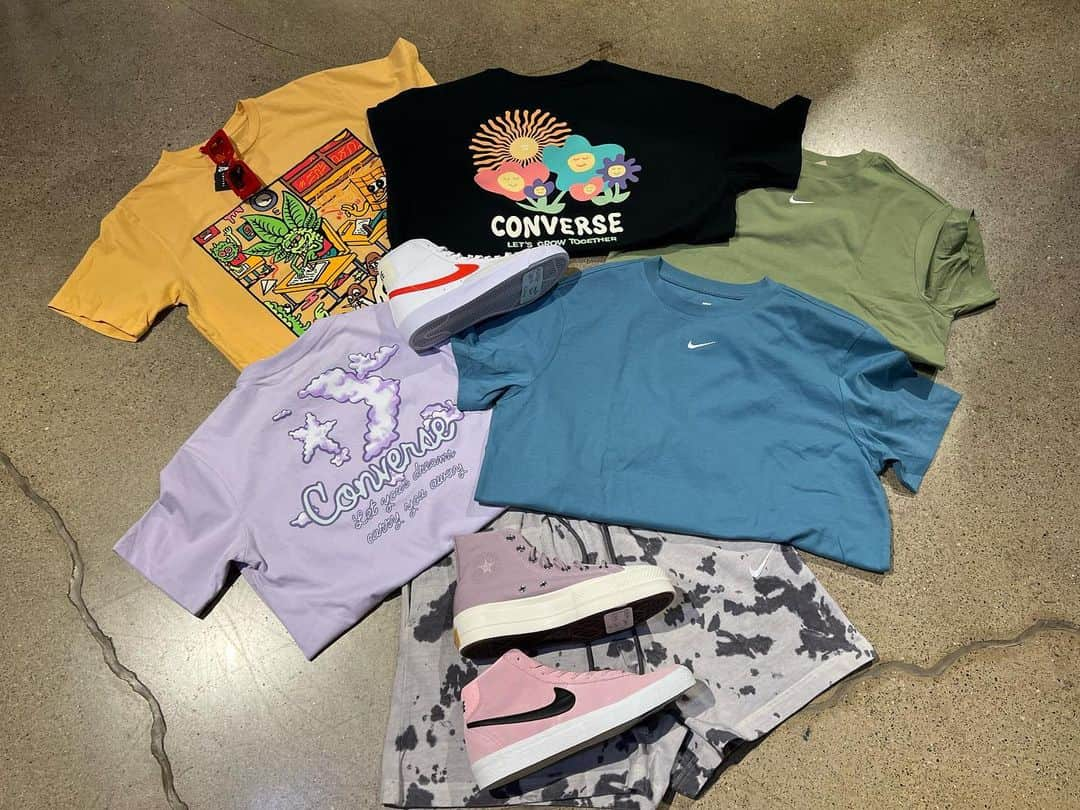 zumiezさんのインスタグラム写真 - (zumiezInstagram)「SPRING DO BE SPRINGING RIGHT ABOUT NOW! Pop into zumiez for some of our NEWEST spring Womens stuff! 🌹🌸🌺🌷🌼🍃 - - #Zumiez #streatwear #nike #weed #spring #livmãs #fashion #converse #killeracid」5月3日 8時03分 - zumiez