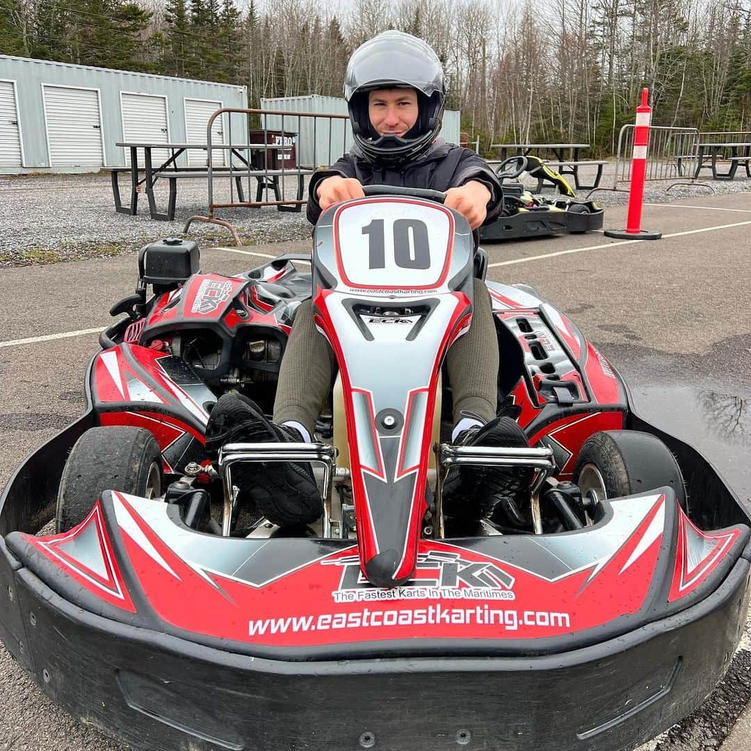 ジェイソン・ブラウンさんのインスタグラム写真 - (ジェイソン・ブラウンInstagram)「Pit stop in Moncton! 🏎️🏁  Thanks @east_coast_karting for hosting us & @pipergilles for organizing such a fun day on the track!! 3rd @starsonice show tomorrow!! We’ll race you there…✨   #moncton #newbrunswick #gokarting #karting #racetrack #canada #starsonice #tour #soi2023」5月3日 8時02分 - jasonbskates