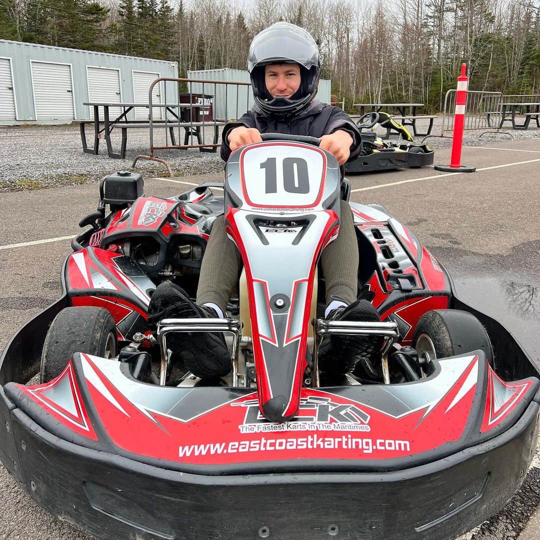のインスタグラム：「Pit stop in Moncton! 🏎️🏁  Thanks @east_coast_karting for hosting us & @pipergilles for organizing such a fun day on the track!! 3rd @starsonice show tomorrow!! We’ll race you there…✨   #moncton #newbrunswick #gokarting #karting #racetrack #canada #starsonice #tour #soi2023」