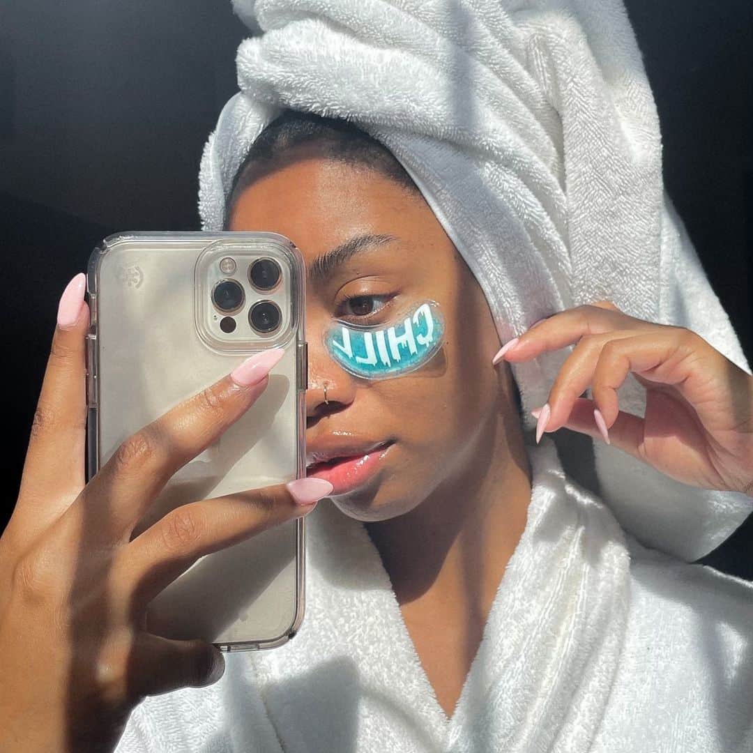 NYX Cosmeticsさんのインスタグラム写真 - (NYX CosmeticsInstagram)「@torialynaee windin down n' chillin out with our fave Face Freezie Cooling Eye Patches ❄️✨ • #nyxcosmetics #nyxprofessionalmakeup #crueltyfree #veganformula」5月3日 8時30分 - nyxcosmetics