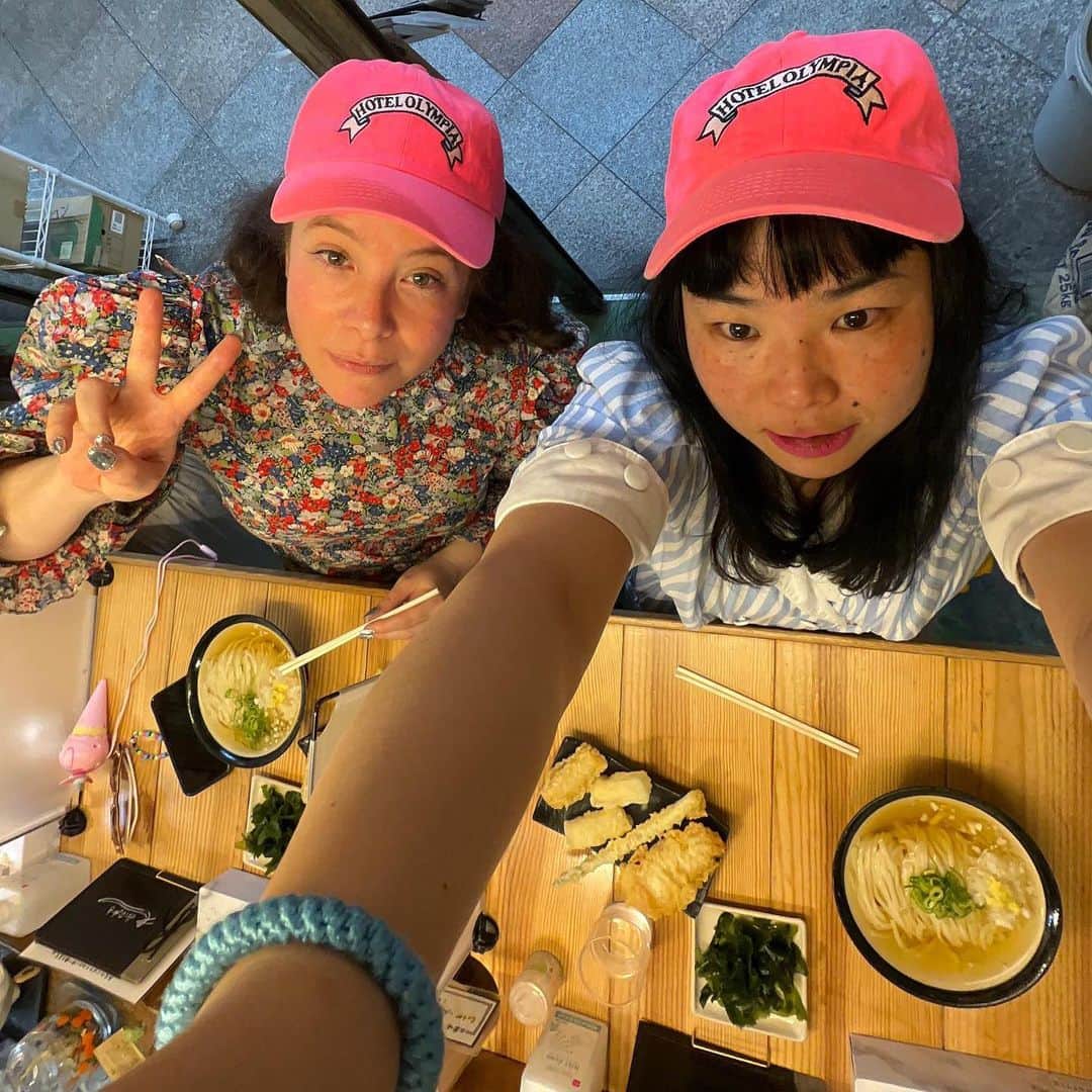 オランピアルタンのインスタグラム：「Totoro & udon with @fumikoimano 💕🍜♥️ Thank you for taking me to your special place 🥰🇯🇵🐰 #tokyomylove」