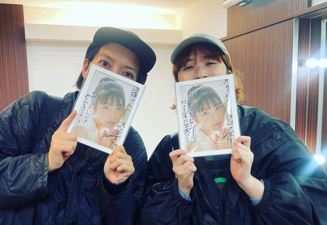 進藤郁子さんのインスタグラム写真 - (進藤郁子Instagram)「嬉しい❤️ 優しすぎる。  みなみちゃんのカレンダー！  みなさま、1家に1冊！すべて素敵だから是非❤️ 撮影が楽しすぎた。」5月3日 9時04分 - ikukoshindo