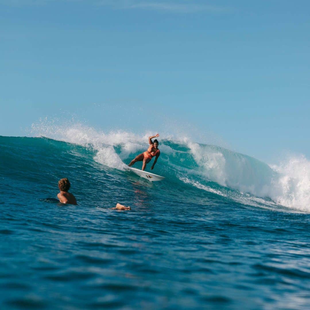 BILLABONG WOMENSのインスタグラム：「All smiles in the lineup with @pohoiki808」