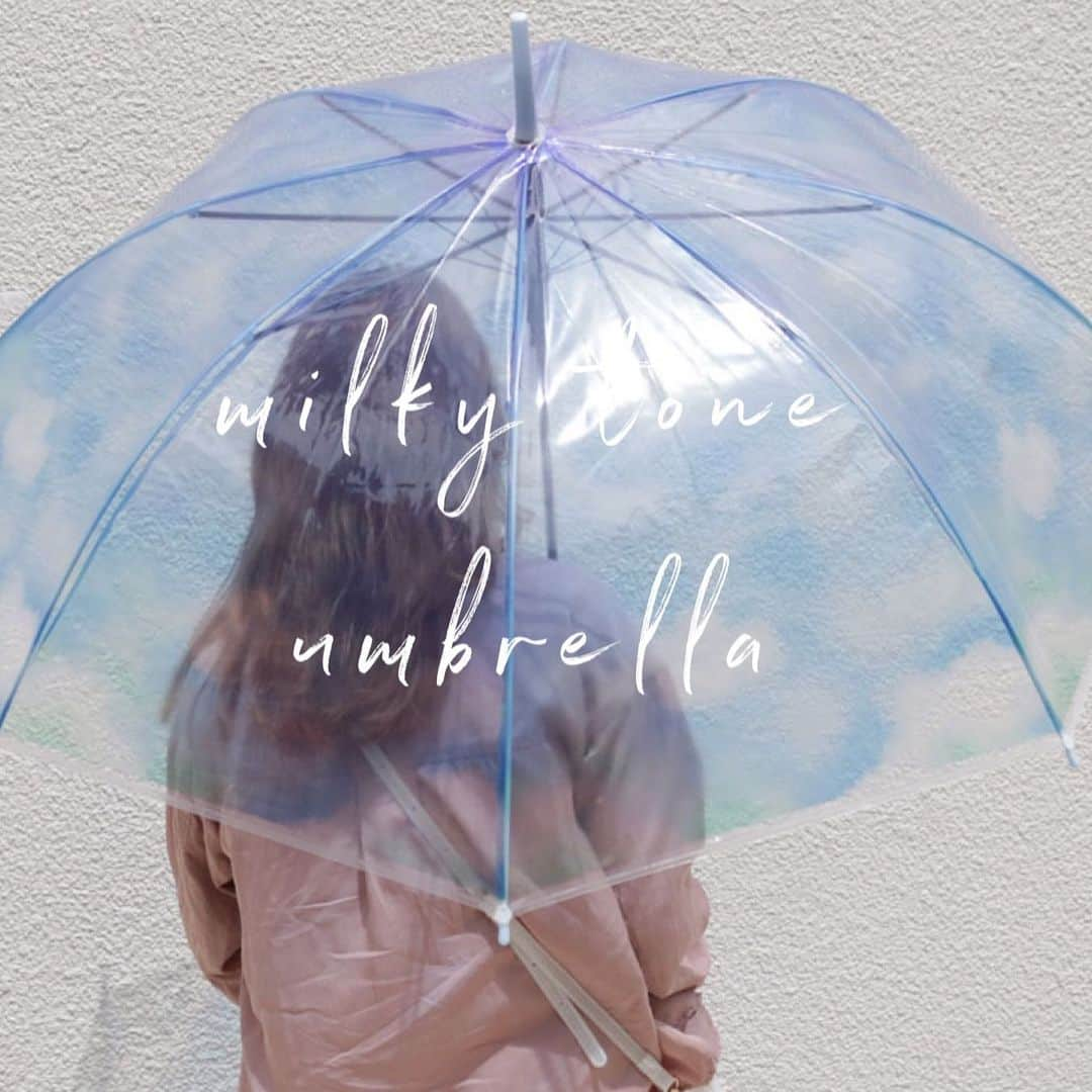 Accommodeさんのインスタグラム写真 - (AccommodeInstagram)「【New! Umbrellas】🌂✨  梅雨も近づき、 雨が増えてくるシーズンとなりました☔️  雨がふる日でも、かわいい傘を持っていると いつもより少しワクワクと 明るい気持ちになりませんか？💘  @accommode では 梅雨もかわいく乗り切るための 傘を入荷いたしました🌂🌈  ぜひ @accommode  プロフィールリンクよりご確認ください✔︎  #accommode #アコモデ #梅雨コーデ #雨の日コーデ  #傘 #傘コーデ  #雨の日のお出かけ」5月3日 10時10分 - accommode