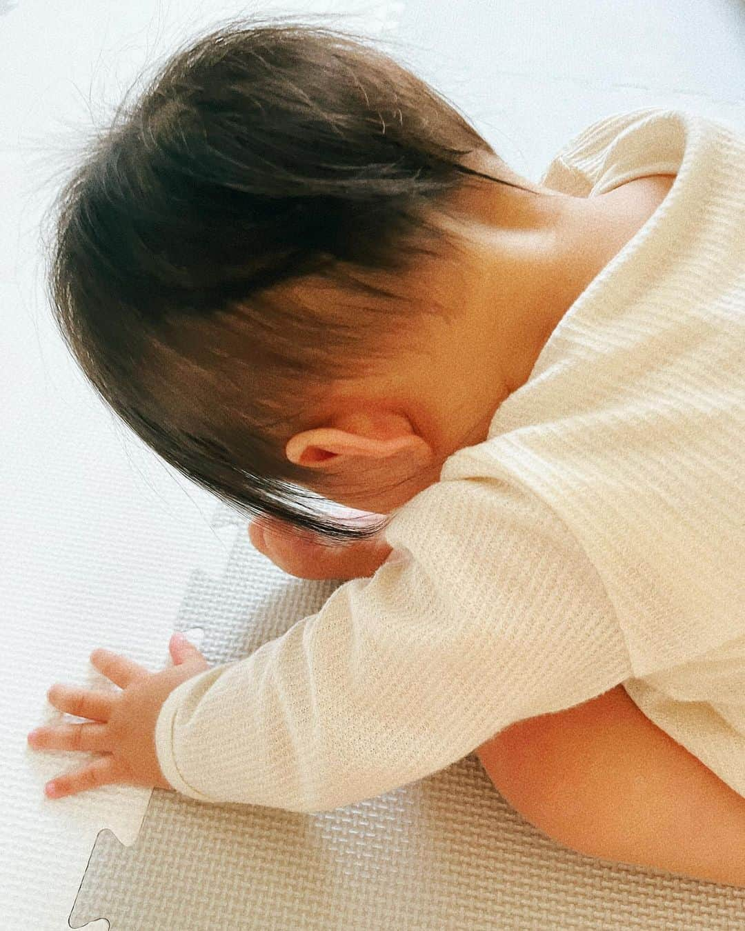 藤本真由さんのインスタグラム写真 - (藤本真由Instagram)「#goodmorning ☀️  👶うぅー飲み過ぎたぁ🍼 ってゆっています。笑  #赤ちゃんのいる生活  #ゴールデンウィーク  #子育てママ #ぱっつん前髪  #癒しの時間 #女の子ベビー」5月3日 10時12分 - mayusuke25