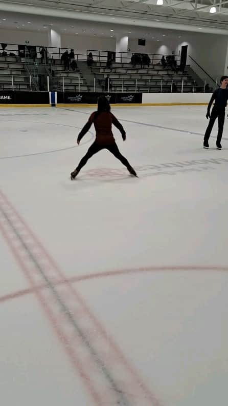 リュボーフィ・イリュシェチキナのインスタグラム：「It's choreography season 🥳🥳🥳  @icebreakernz @jackson.ultima」