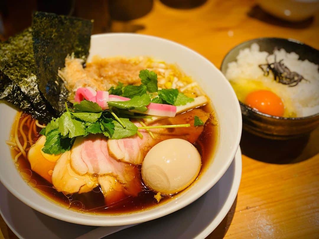 藤村晃輝さんのインスタグラム写真 - (藤村晃輝Instagram)「ここまた行きたい… 東京にあるお店です。  【むぎとオリーブ】というラーメン店で、 独創的な中華そばを味わえました。  東京にいたとて箸上げいたします。 ちゃっかり卵かけご飯も頼みました◎  #東京 #ラーメン #むぎとオリーブ  #東京ラーメン #大分ラーメン  #大分 #oita #藤村晃輝」5月3日 10時30分 - fujimura_koki_tos