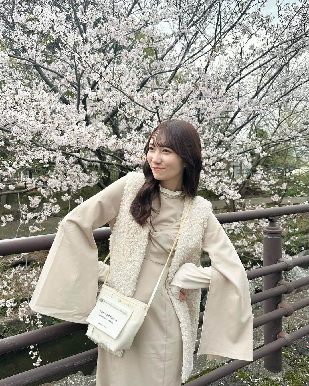 江嶋綾恵梨さんのインスタグラム写真 - (江嶋綾恵梨Instagram)「(26)最終日👋🏻🌷 1年間、よく頑張りました☺︎ #淡色女子 #淡色コーデ #淡い民 #ベージュコーデ」5月3日 21時28分 - aeringoooo