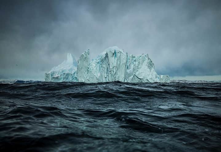 ジミー・チンのインスタグラム：「Some places in the world defy the imagination through their shape and form. The ice fjords of Illulissat Greenland is one of those places.」