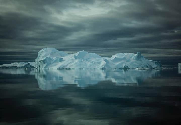 ジミー・チンさんのインスタグラム写真 - (ジミー・チンInstagram)「Some places in the world defy the imagination through their shape and form. The ice fjords of Illulissat Greenland is one of those places.」5月3日 21時27分 - jimmychin