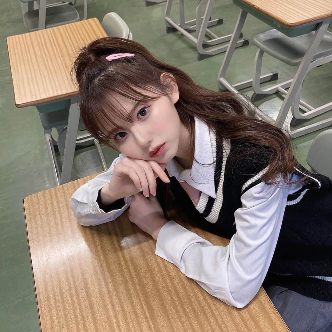 皆藤悠柚さんのインスタグラム写真 - (皆藤悠柚Instagram)「みんなMVたくさん見てくれてありがとう😊🌸  ワタシズムは「私は私らしく」そして「全員が主人公」がコンセプトになっております！  私自身がずっと掲げていたような目標がグループのコンセプトにもなっていて、なんだか本っ当に嬉しいです🥺🌈  これからぜったいぜったい有名になるます！ ワタシズムを推してて良かったなって絶対思わせます🔥 なのでこれから応援ぜひぜひよろしくお願いします！  #ワタシズム #デビュー #アイドル #popidol #idoldebut 	#instagood #followlike #아이돌 #데뷔 #일본인」5月3日 21時25分 - yuuyu_114