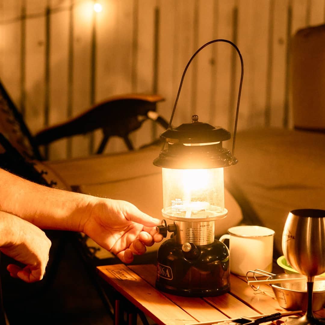 Coleman Japanのインスタグラム：「温かみのある灯りは、特別な夜を演出してくれる🌙  ━━━━━━━━━━━━━━━━━ #私のコールマン を付けて投稿して頂いた中から素敵なお写真や動画は、コールマン公式SNSでご紹介させて頂きます♪ ━━━━━━━━━━━━━━━━━  ・  #灯そうColeman #灯そうコールマン #灯そう #Coleman #コールマン #Camp #キャンプ #Outdoor #アウトドア #Lantern #ランタン」