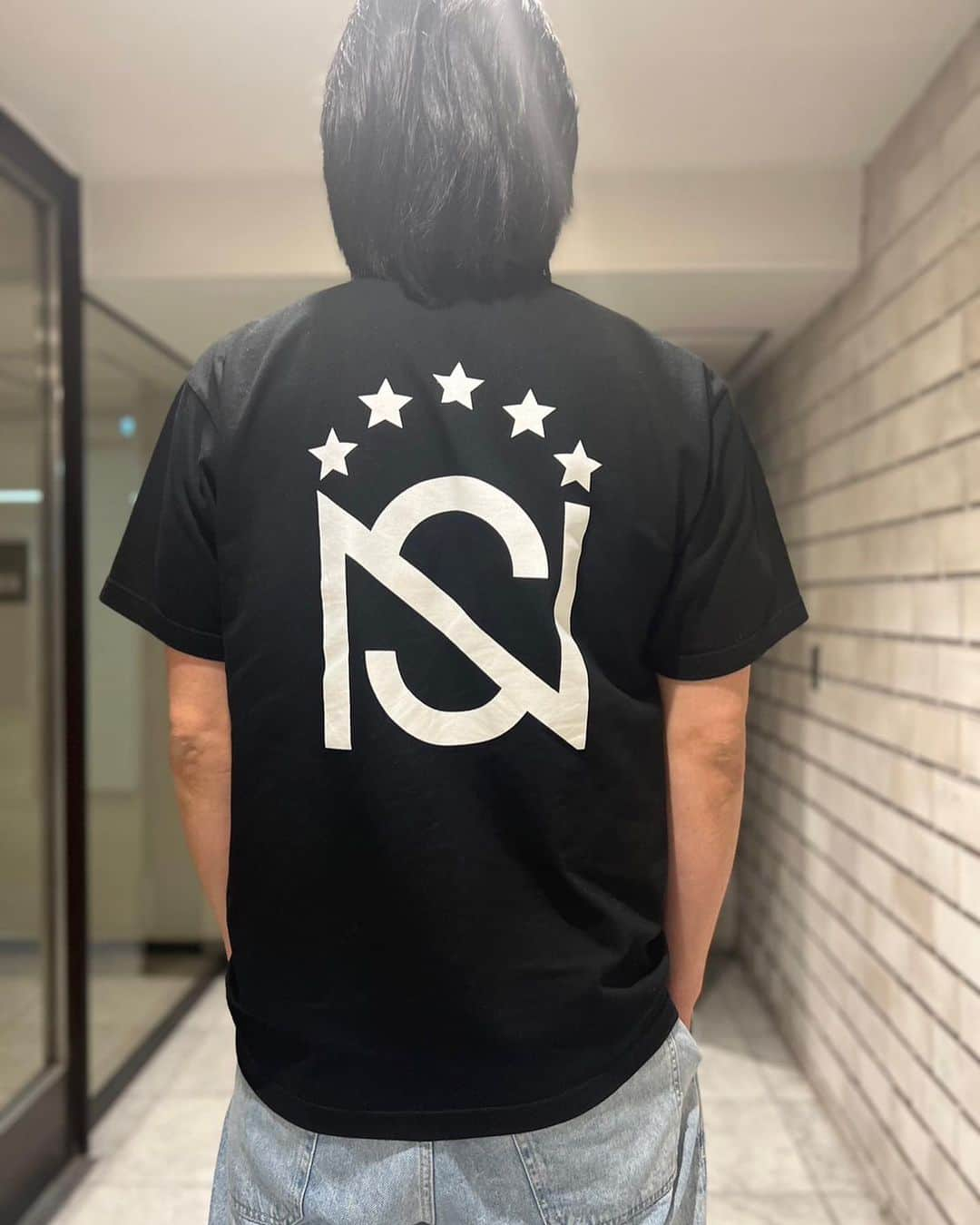 石川雄洋さんのインスタグラム写真 - (石川雄洋Instagram)「DeNA-広島の解説🎙️  SOTO選手のTシャツを着て。 Leonard'sもきっちり  #jsportsオンデマンド  #もっと野球好き #djケチャップ #横浜denaベイスターズ  #広島東洋カープ  #横浜しか勝たん」5月3日 19時55分 - takehiro.ishikawa_official