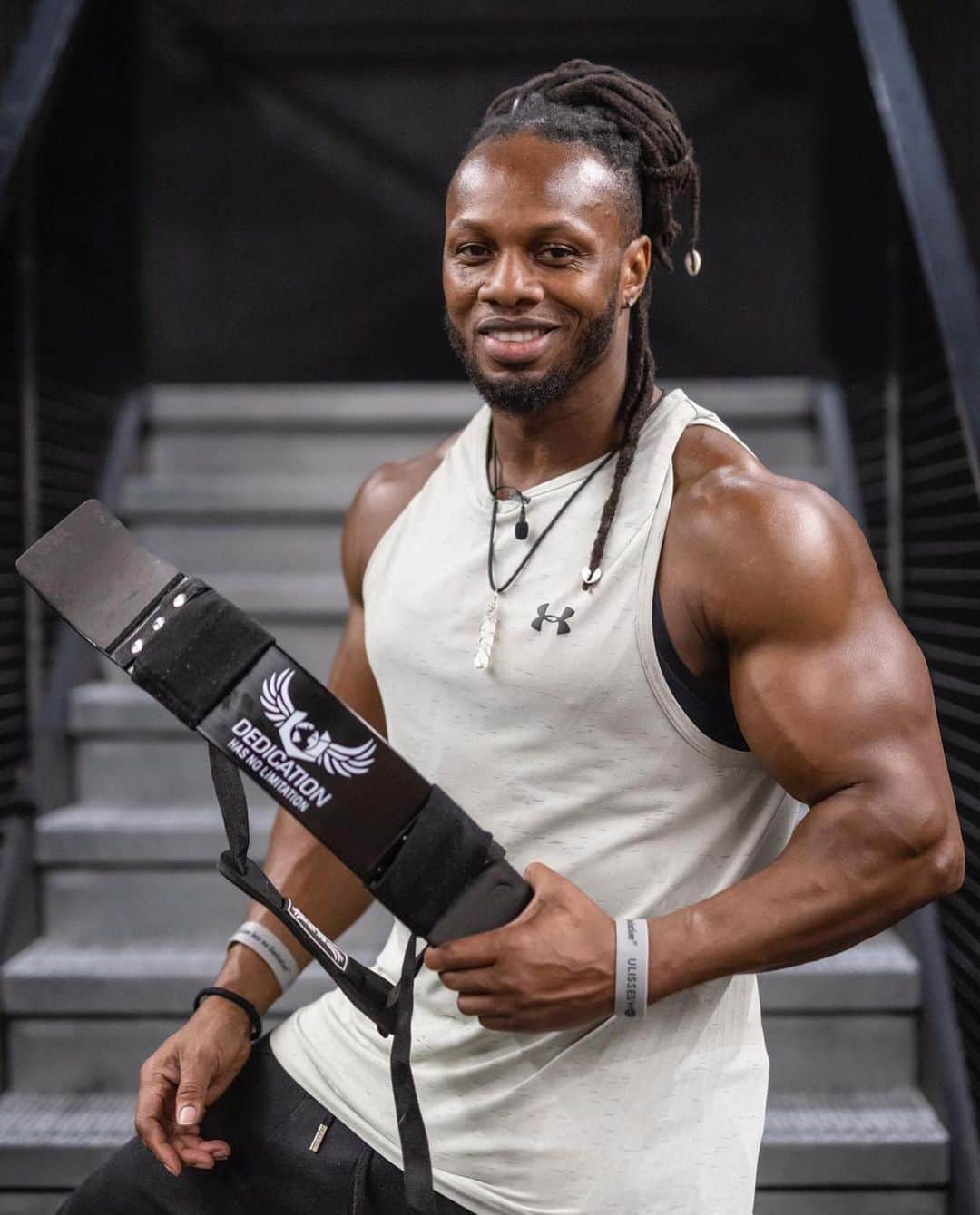 Ulissesworldさんのインスタグラム写真 - (UlissesworldInstagram)「This lives in my gym bag💪🏾🔥 @uapparelworld Foldable Arm Blaster 💪🏾  If you know me you know I can’t do an arm workout without this old chill piece of kit, the arm blaster 🔥💪🏾   It provides great isolation for your biceps, helping you to really target and strengthen those muscles. Plus, it's super easy to use and adds a new element to my workouts.   Since it’s an essential part of my gym bag I’ve created the Dedicated Foldable Armblaster , now more portable than ever 🔥   If you're looking to switch up your routine and give your biceps an extra boost, I highly recommend giving the arm blaster a try!」5月3日 19時55分 - ulissesworld