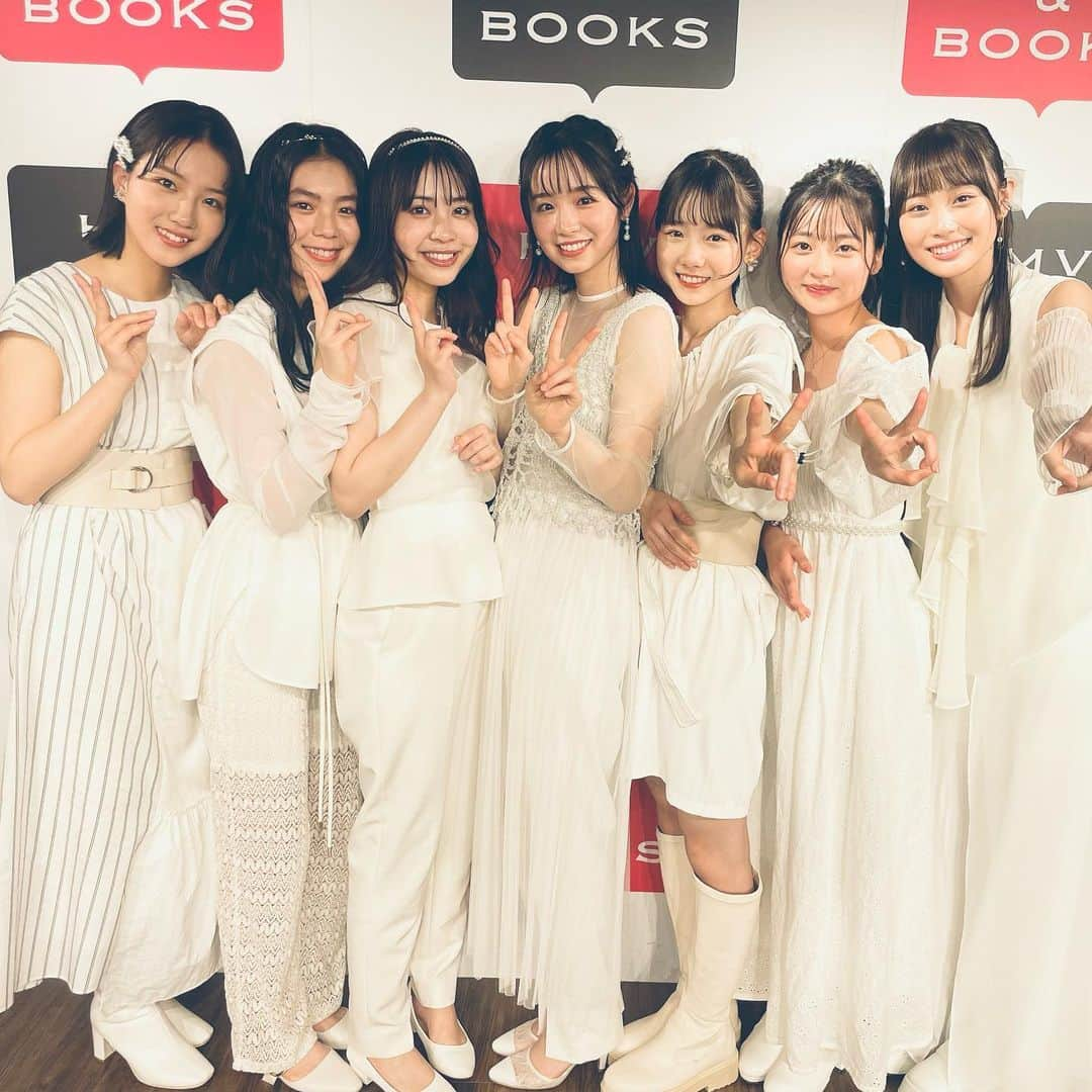 私が女優になる日_さんのインスタグラム写真 - (私が女優になる日_Instagram)「. ✦••┈┈  ㊗️#ブルーベリーソーダ  　　　　　　CDデビュー👏✨ 　　　　　　　　　　　　⠀┈┈••✦ ⁡ 昨夏にユニット活動が決まり、 歌手活動が決まり、CDデビューの今日に 至るまで怒涛の日々を過ごしできた7人🤍 ⁡ 先週末の「#私が女優になる日」 ブルーベリーソーダSPの放送にもありましたが、 たくさんの笑顔を見せてくれる一方で 時に泣きながら、緊張で手や足を震わせながらも 必死に頑張ってきた彼女たちの努力が詰まった CDになっております😌 ⁡ 引き続き応援よろしくお願いします🫐 ⁡ #幸澤沙良 #大平くるみ #馬越友梨  #大嵩愛花 #鈴木悠華 #大橋小春 #田村藍　 ⁡ #ベリソダ って呼んでね #ブルーベリーソーダおめでとう㊗️ ⁡ #天使が通る　 #ブルーベリーフレーバー #そよ風になれるなら」5月3日 20時09分 - watajo_tbs