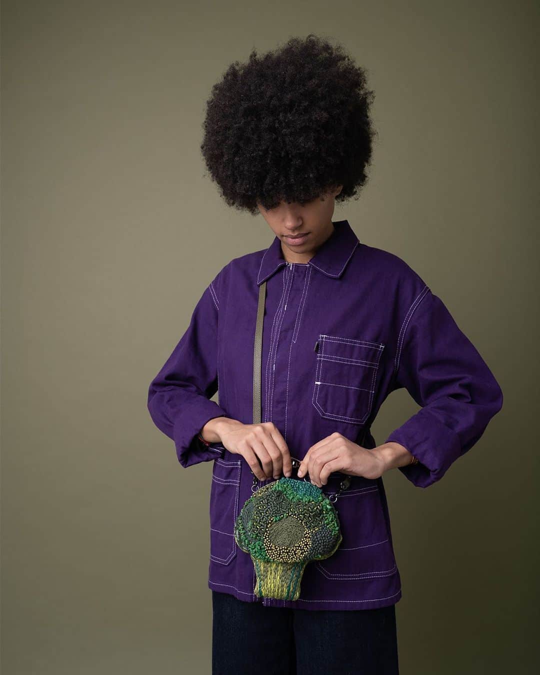ジャマンピュエッシュのインスタグラム：「Eating broccoli makes you strong, wearing broccoli makes you stylish!  #jaminpuech #uniquebag #broccoli #embroidery #embroideredbag」