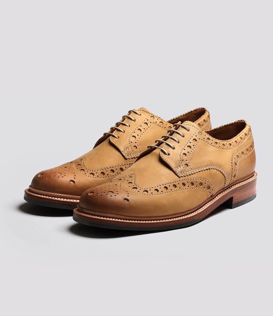 グレンソンさんのインスタグラム写真 - (グレンソンInstagram)「Our best-selling mens brogue Archie is currently available in 15 different colour ways and this ginger burnished nubuck with a split rubber sole is one of the newest versions ⁠ ⁠ ⁠ #grenson #menswear #grensonshoes #grensonbrogues #mensfashion #mensstyle #thegoodshoe #brogues #luxurymenswear ⁠」5月3日 20時27分 - grensonshoes