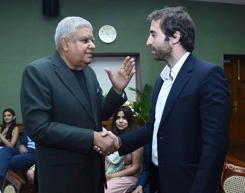 マチュー・フラミニさんのインスタグラム写真 - (マチュー・フラミニInstagram)「It was an honour to meet India’s Vice President, and have the opportunity to discuss economic development and how we tackle climate change during my visit to India. 🌏  It was a pleasure to be a part of the delegation of French entrepreneurs meeting with the next generation of young leaders driving change in India 🇮🇳🇫🇷  #france #india #collaboration #international #global #relationships #economicdevelopment #climatechange #sustainability」5月3日 20時23分 - mathieuflamini