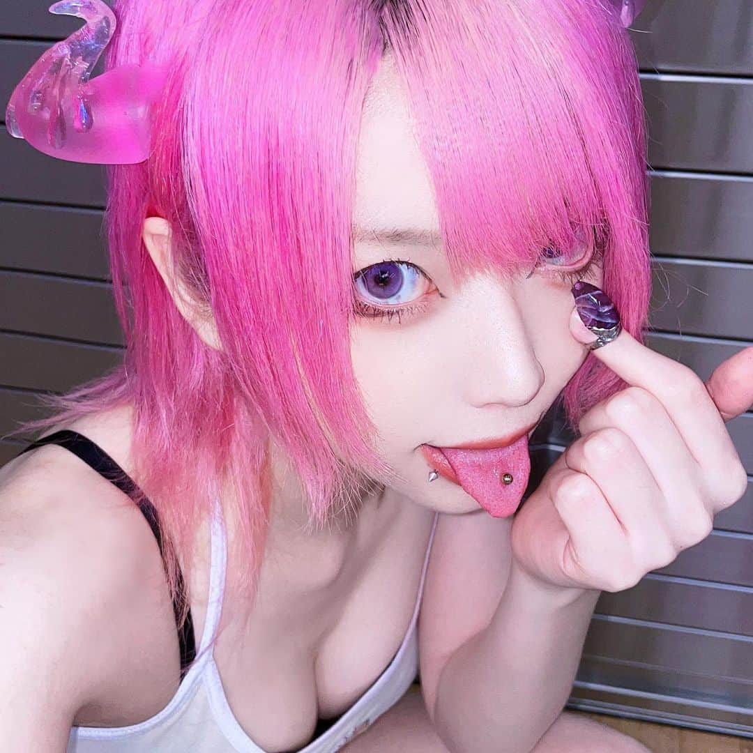 ぽにょ皇子のインスタグラム：「べーーーー('👅')  #cosplay #cosplayer #cosplaygirl #コスプレ #コスプレイヤー #グラビア #dj #ポートレート #portraitphotography #portrait #pink #Japanese」