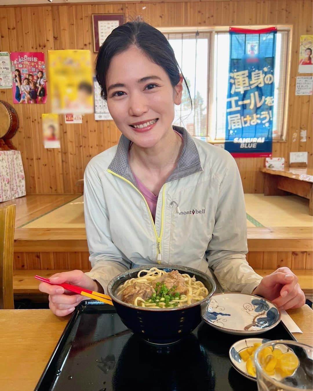 一双麻希 のインスタグラム：「NHKBS『テントを背負って』-南の島に鳥を見に行く- 再放送があります🌊🦜 5/4(木)NHKBSプレミアム 午後4:25〜午後4:55 5/6(土)NHKBS4K 午後 5:20〜午後5:50  写真は石垣で八重山そばを食べた時のオフショット🤣 ローカルな食堂好きだったなぁ。 美しすぎた海も蘇ってくる..😌 ぜひご覧ください。  (モロッコ旅投稿から行ったり来たりごめんなさい😅)  #nhkbsプレミアム #テントを背負って #石垣島 #テント泊 #バードウォッチング #野底岳   #沖縄 #離島 #登山初心者 #絶景 #山ガール #海が好き #登山女子 #登山 #山好きな人と繋がりたい #自然が好き #アウトドア好き #アウトドア女子 #キャンプ女子 #キャンプ好き #山好き #海が好き #国内旅行 #沖縄観光 #沖縄観光スポット #野鳥 #日本の絶景 #石垣 #okinawa #ishigaki #一双麻希work」
