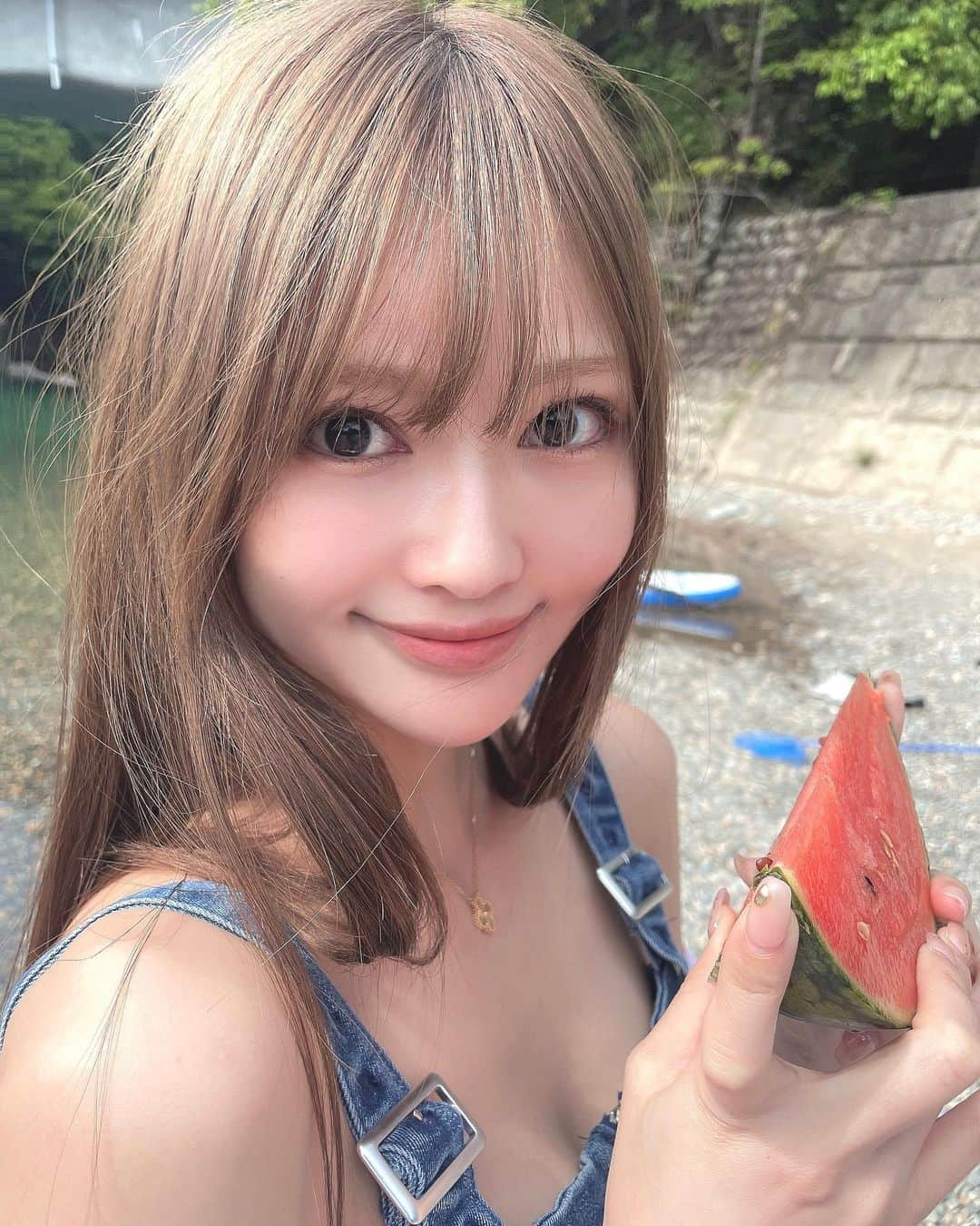 知本真以子のインスタグラム：「夏先取り🍉 レースがないgwいつぶりだろう？ 少し寂しい感じもする😮‍💨 .  #gw  #夏  #BBQ」