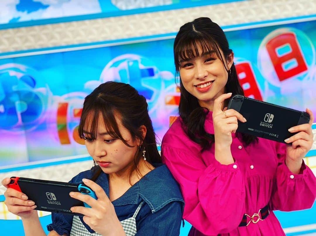 朝日放送「おはよう朝日土曜日です」のインスタグラム：「集中しすぎぃぃ🎮 #おは土ゲーム部#しんぺーカメラマン#こっち向いてほい#ひょっこり福井  #おは土#おはよう朝日土曜日です#ABCテレビ #北村真平#福井治人#ABCアナウンサー #高樹リサ#堀くるみ」