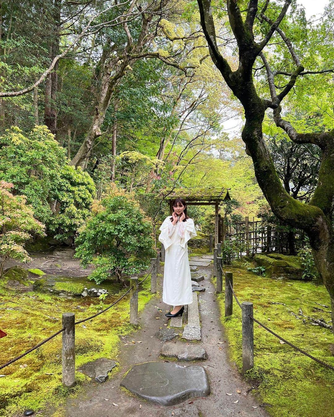 しゃらのインスタグラム：「🍃 雨に濡れると緑がくっきりして一層風情がある。 京都行くと毎回めっちゃ雨降ります笑  ・ #kyoto #南禅寺天授庵  #晴れ女ふたりのはず #突然の槇原敬之」