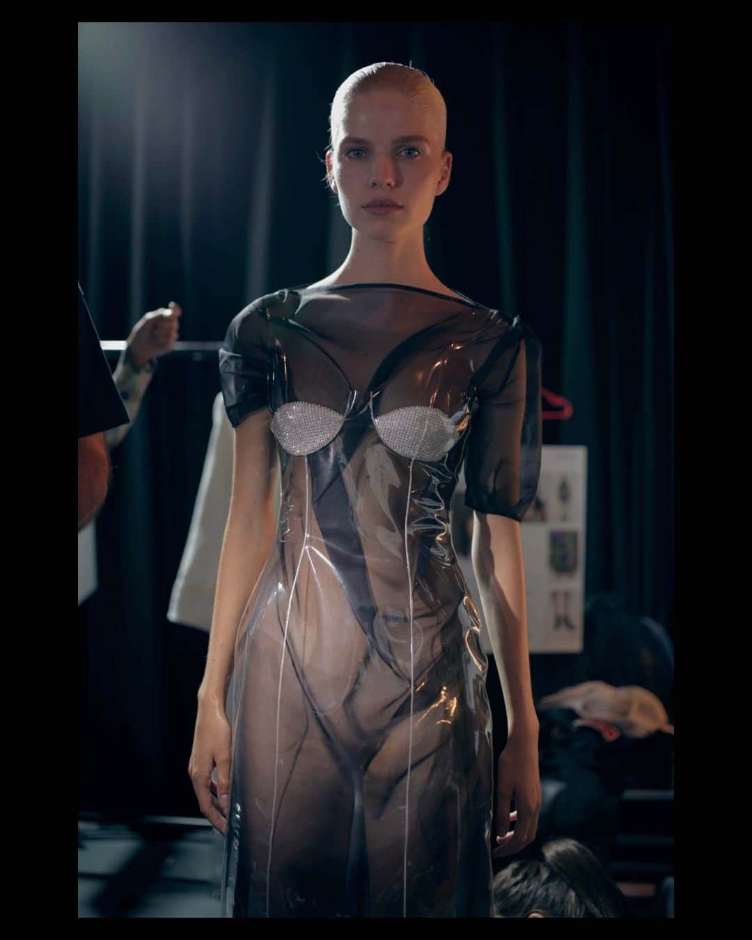 Christopher Kaneさんのインスタグラム写真 - (Christopher KaneInstagram)「SS23 | The 'Wipe Down' crystal mesh dress, photographed on the runway and backstage.  In the SS23 collection, transparent skins over dresses act both to protect and to reveal.  #ChristopherKane #SS23」5月3日 21時00分 - christopherkane