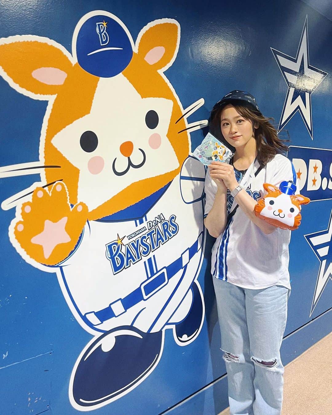 池田裕子さんのインスタグラム写真 - (池田裕子Instagram)「本日5/3横浜スタジアム⭐️ハイセンス冠試合「Hisenseハイセンス 大画面テレビ DAY」 @hisense_japan   大応援メッセンジャーとして観戦してきましたよー⚾️  始球式には相川七瀬さんも登壇！ 先日のブルーライトシリーズでライブを見たばかりだったので嬉しい😁  そして今日はバウアー投手が一軍初登板&初白星&初お立ち台と記念すべき試合となりました！！ 横浜しか勝たん！！ こんな良い席で観させていただけて嬉しい😭  めちゃくちゃお天気も良くてスターマンアイスが美味しかったよ😊  イニング間イベント「Hisenseハマスタバトル」も毎回地味に楽しみにしてる（笑）  最高のゴールデンウィークだ！！  #sponsored #PR #Hisense #ハイセンス #横浜DeNAベイスターズ #baystars #大画面大応援プロジェクト #横浜応援にハイセンス参戦 #こんな所にハイセンス」5月3日 21時03分 - kurimushiyoukan