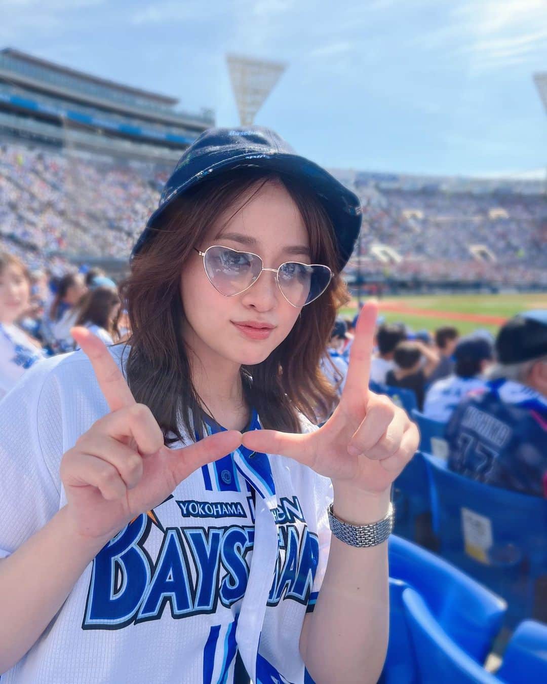 池田裕子さんのインスタグラム写真 - (池田裕子Instagram)「本日5/3横浜スタジアム⭐️ハイセンス冠試合「Hisenseハイセンス 大画面テレビ DAY」 @hisense_japan   大応援メッセンジャーとして観戦してきましたよー⚾️  始球式には相川七瀬さんも登壇！ 先日のブルーライトシリーズでライブを見たばかりだったので嬉しい😁  そして今日はバウアー投手が一軍初登板&初白星&初お立ち台と記念すべき試合となりました！！ 横浜しか勝たん！！ こんな良い席で観させていただけて嬉しい😭  めちゃくちゃお天気も良くてスターマンアイスが美味しかったよ😊  イニング間イベント「Hisenseハマスタバトル」も毎回地味に楽しみにしてる（笑）  最高のゴールデンウィークだ！！  #sponsored #PR #Hisense #ハイセンス #横浜DeNAベイスターズ #baystars #大画面大応援プロジェクト #横浜応援にハイセンス参戦 #こんな所にハイセンス」5月3日 21時03分 - kurimushiyoukan