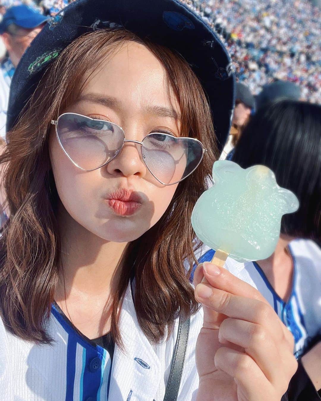 池田裕子さんのインスタグラム写真 - (池田裕子Instagram)「本日5/3横浜スタジアム⭐️ハイセンス冠試合「Hisenseハイセンス 大画面テレビ DAY」 @hisense_japan   大応援メッセンジャーとして観戦してきましたよー⚾️  始球式には相川七瀬さんも登壇！ 先日のブルーライトシリーズでライブを見たばかりだったので嬉しい😁  そして今日はバウアー投手が一軍初登板&初白星&初お立ち台と記念すべき試合となりました！！ 横浜しか勝たん！！ こんな良い席で観させていただけて嬉しい😭  めちゃくちゃお天気も良くてスターマンアイスが美味しかったよ😊  イニング間イベント「Hisenseハマスタバトル」も毎回地味に楽しみにしてる（笑）  最高のゴールデンウィークだ！！  #sponsored #PR #Hisense #ハイセンス #横浜DeNAベイスターズ #baystars #大画面大応援プロジェクト #横浜応援にハイセンス参戦 #こんな所にハイセンス」5月3日 21時03分 - kurimushiyoukan