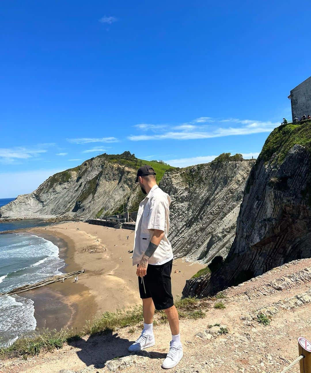 アルバロ・バディージョのインスタグラム：「dragonstone 🐉」