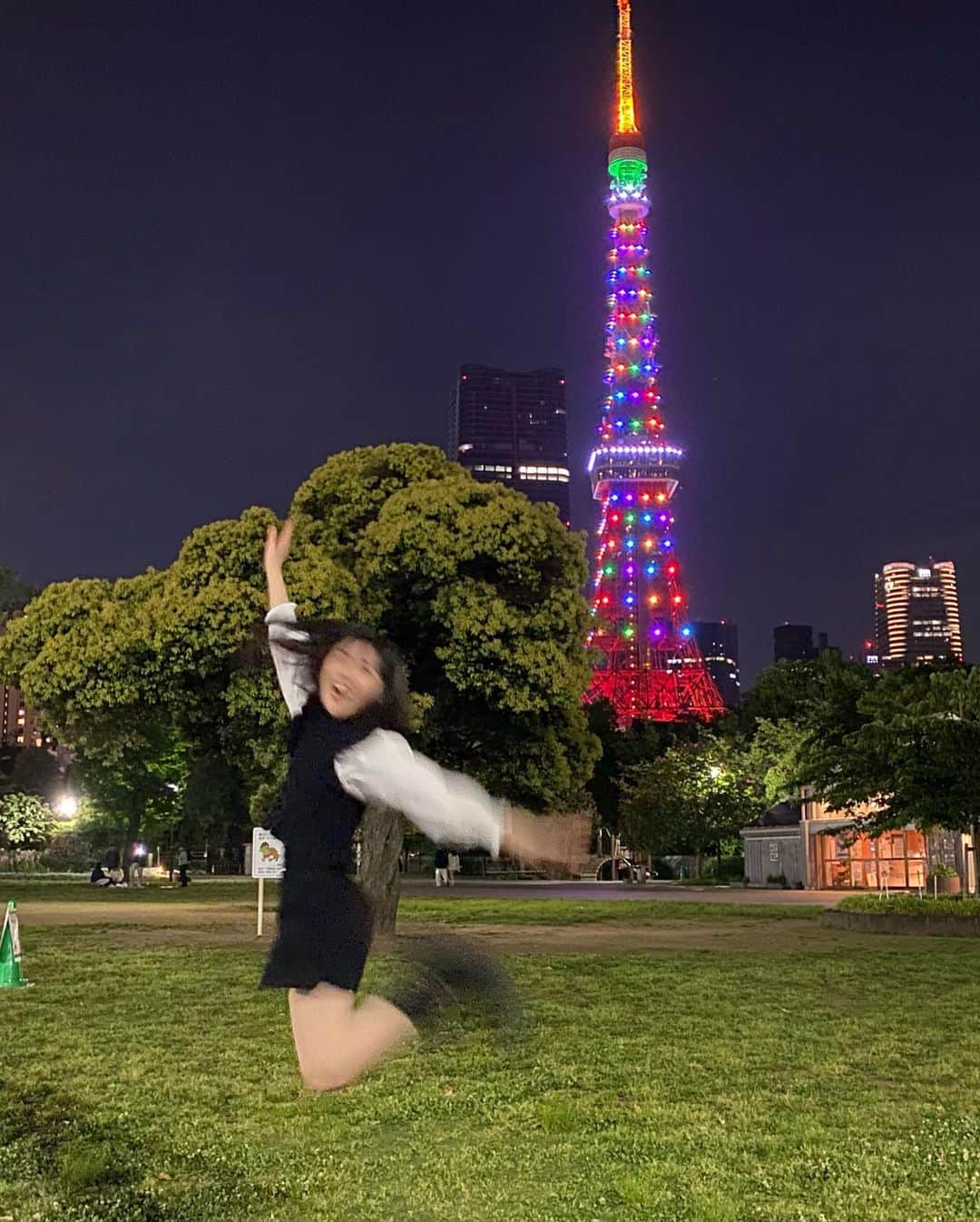宮本和奏さんのインスタグラム写真 - (宮本和奏Instagram)「東京タワー綺麗ー！！  夜の東京タワーは明るい時間とは違う見た目になるから大好き #宮本和奏#ジャンプしてみたらブレブレでした笑」5月3日 21時19分 - lespros_wakana5