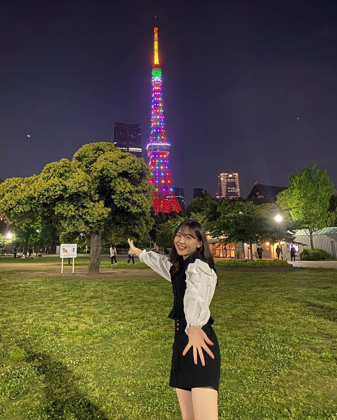 宮本和奏さんのインスタグラム写真 - (宮本和奏Instagram)「東京タワー綺麗ー！！  夜の東京タワーは明るい時間とは違う見た目になるから大好き #宮本和奏#ジャンプしてみたらブレブレでした笑」5月3日 21時19分 - lespros_wakana5