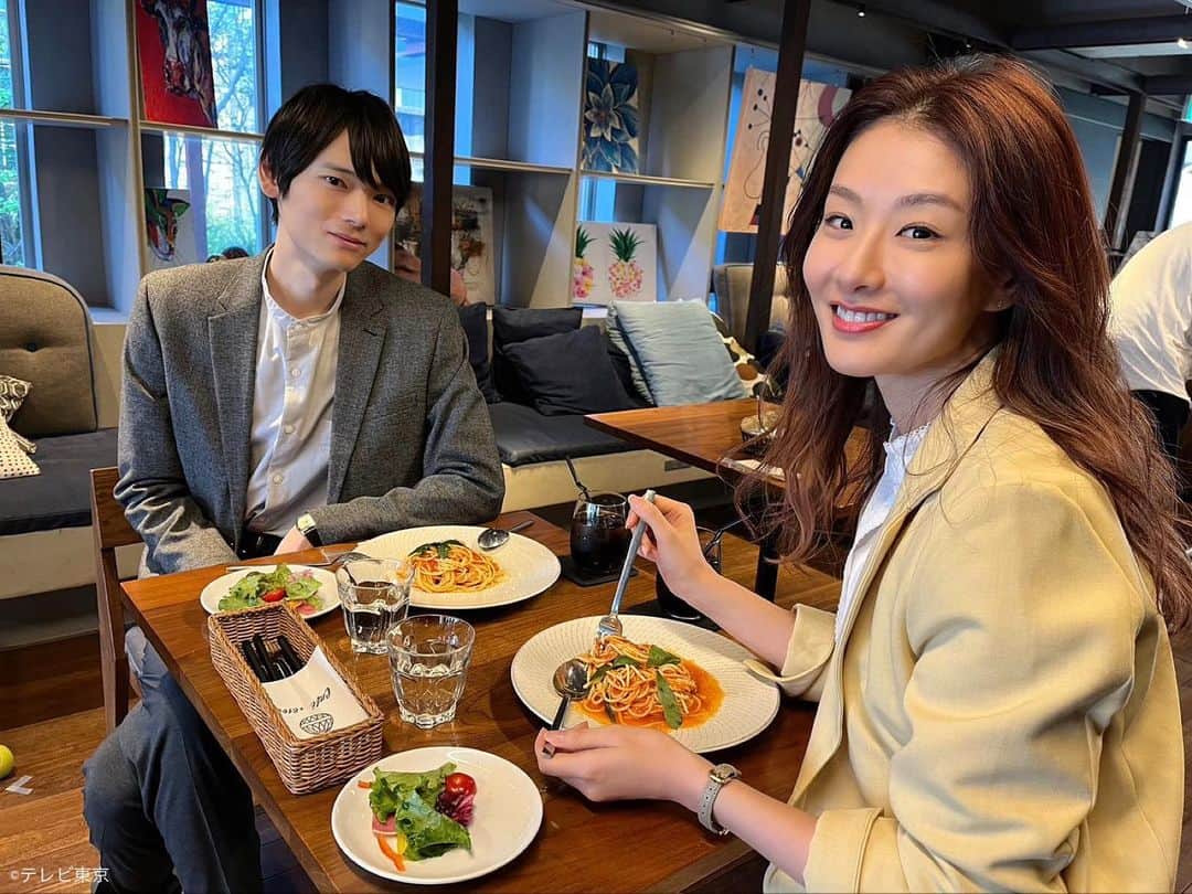 のインスタグラム：「. ／ #弁護士ソドム 第2話 5月5日(金)よる8時〜‼️ ＼  まどか(#玄理)と 青柳(#古川雄輝)のツーショット📸✨  実はこの二人、 昔付き合っていたみたいですよ🤫  第1話 #TVer で無料見逃し配信中⚖️ ⏩https://t.co/N8sqNen0Zk  #テレビ東京 #ドラマ8 #福士蒼汰」