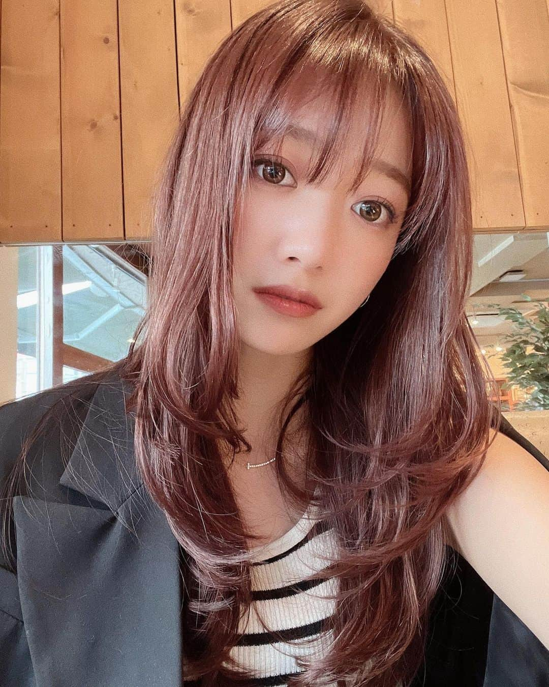 横⼭花奈のインスタグラム：「new hair🍒」