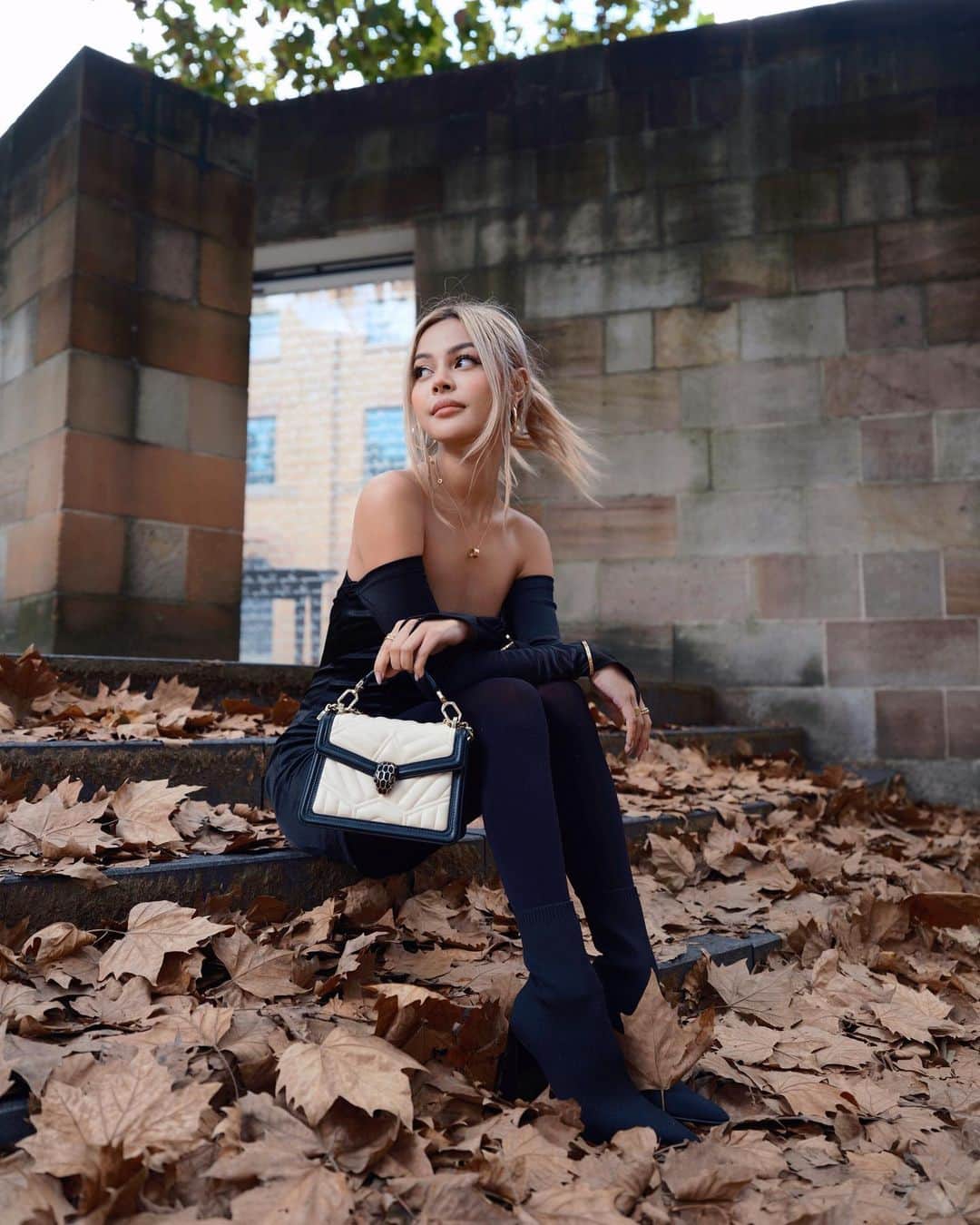 リリーマイマックのインスタグラム：「Autumn with @bulgari 🍁  .BulgariPartner」