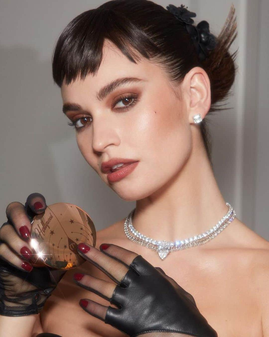 リリー・ジェームズさんのインスタグラム写真 - (リリー・ジェームズInstagram)「My full @charlottetilbury 90’s inspired glam for the Met Gala, by  @valeriaferreiramakeup and  Hair by @halleybrisker 🤍  Captured by @matteaston   Styled by @rebeccacorbinmurray in Couture @tamararalph and @onlynaturaldiamonds @debeersofficial 🖤  Skin prep @charlottetilburyskincare and  @sadaf_jaffari taking care of my skin  Nails @betina_goldstein and sun kissed by @skj and finally @_nicgoodwin putting me altogether.  Love my team. Artists. You make it special xxxx」5月3日 21時15分 - lilyjamesofficial