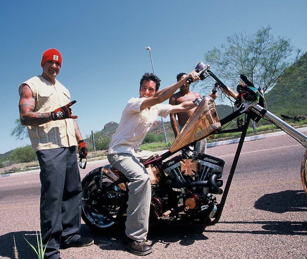 ウエストコーストチョッパーズさんのインスタグラム写真 - (ウエストコーストチョッパーズInstagram)「Damn I’m getting old!  Billy Lane ( @choppers.inc ) just reminded me that Motorcycle Mania III debuted on Discovery 19 years ago!  Lots of memories from those @westcoastchoppers builds and from that ride across Mexico with @kidrock 🇲🇽🇺🇸  What was your favorite part??  #jessejames」5月3日 21時15分 - popeofwelding