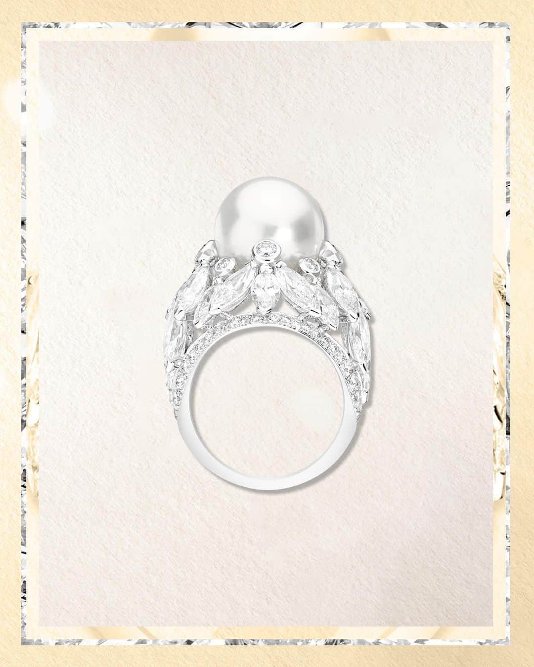 ピアジェさんのインスタグラム写真 - (ピアジェInstagram)「By choosing Piaget diamonds rings, actress Emily Blunt honored Karl Lagarfeld stackable rings signature.   #Piaget #MaisonofExtraleganza #MetGala2023 #Diamonds」5月3日 21時16分 - piaget