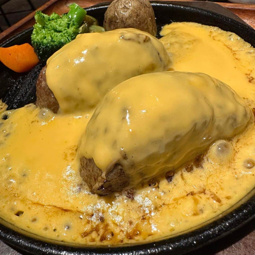 みずしな孝之のインスタグラム：「最近たべたハンバーグたち」