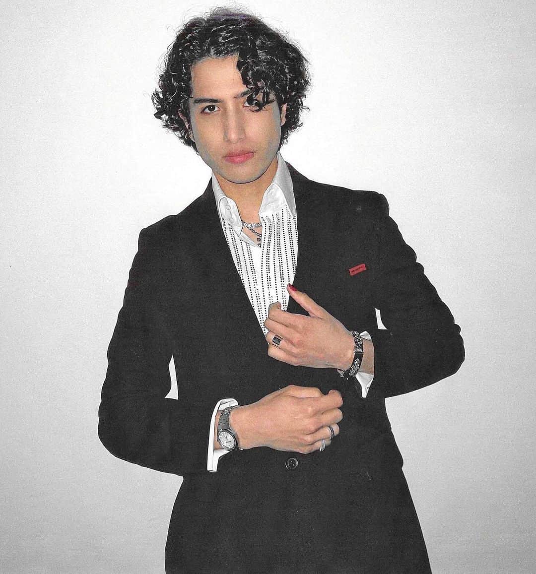 のインスタグラム：「🖤 @karllagerfeld @thekarllagerfeld  #KARLLAGERFELD  #THEKARLLAGERFELD #AD」