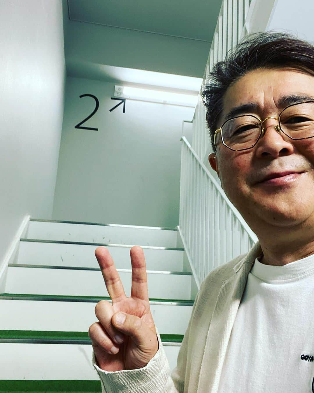 多賀公人さんのインスタグラム写真 - (多賀公人Instagram)「GWもRSKラジオ！まもなくあもーれ！マッタリーノ！はじまりまーす！尊敬する石田アナウンサーともパシャリ！とめちゃんはスタート前も忙しいそう^_^。  #rsk #山陽放送　#生放送　#live #ゴールデンウィーク　#多賀公人　#アナウンサー　#happy #岡山」5月3日 12時26分 - kimito_taga