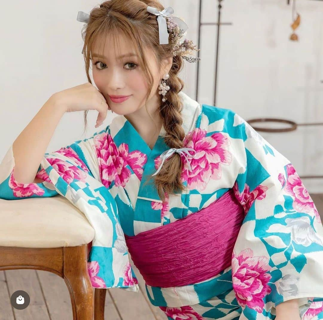 Shienさんのインスタグラム写真 - (ShienInstagram)「・ ・ @mydress365_official で浴衣好評発売中❣️ 　 もうすぐ浴衣の季節☀️ ぜひチェックしてみてください❤️ 　 　 #浴衣 #浴衣女子 #ゆかたコーデ #マイドレス #ゆかたアレンジ」5月3日 12時28分 - shien_o1202