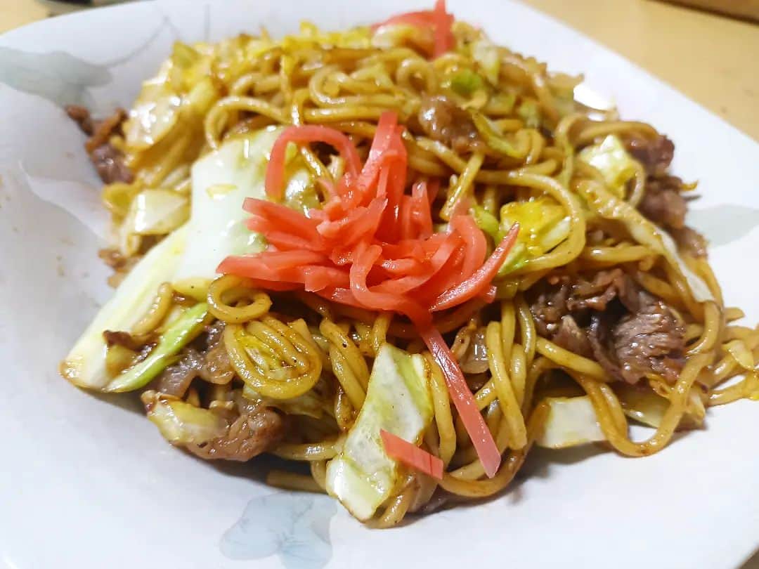 松本隆博のインスタグラム：「。⁡ ⁡そして、安定の焼きそば。⁡ ⁡(ﾉ˶>ᗜ​<˵)ﾉ⁡ ⁡⁡ ⁡松山でも尼崎でも同じ味。⁡ ⁡…当たり前か‪(´•ᴗ• ก )‬՞ ՞⁡ ⁡⁡ ⁡還暦少年⁡ 松本隆博⁡ ⁡」
