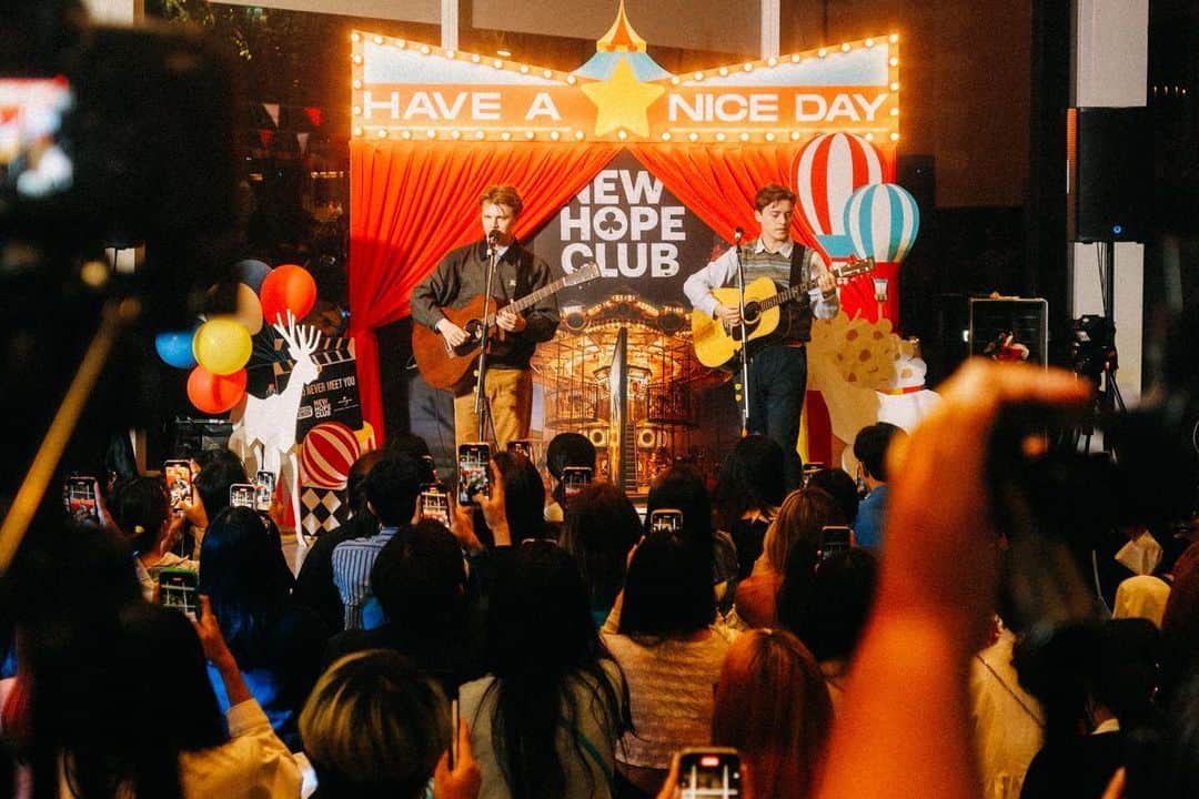 New Hope Clubさんのインスタグラム写真 - (New Hope ClubInstagram)「Had the best time at the premiere of ‘Nice to Never Meet You’ in Bangkok ❤️🇹🇭」5月3日 12時33分 - newhopeclub
