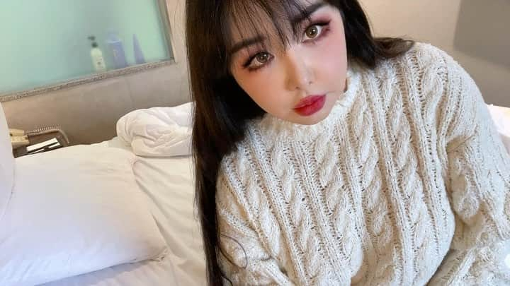 パク・ボムのインスタグラム：「흰색 이 좋아 #2 #parkbom #bompark #2ne1 #ぼム #朴春‎ #بارك_بوم #anhyêuem #أحبك #박봄」